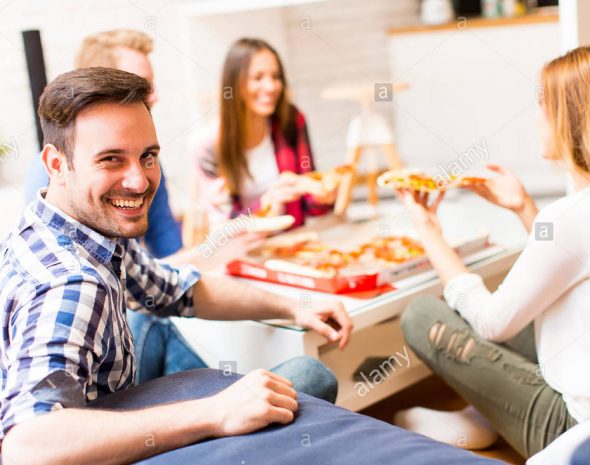 group-of-friends-eating-pizza-together-at-home-G1KWYE